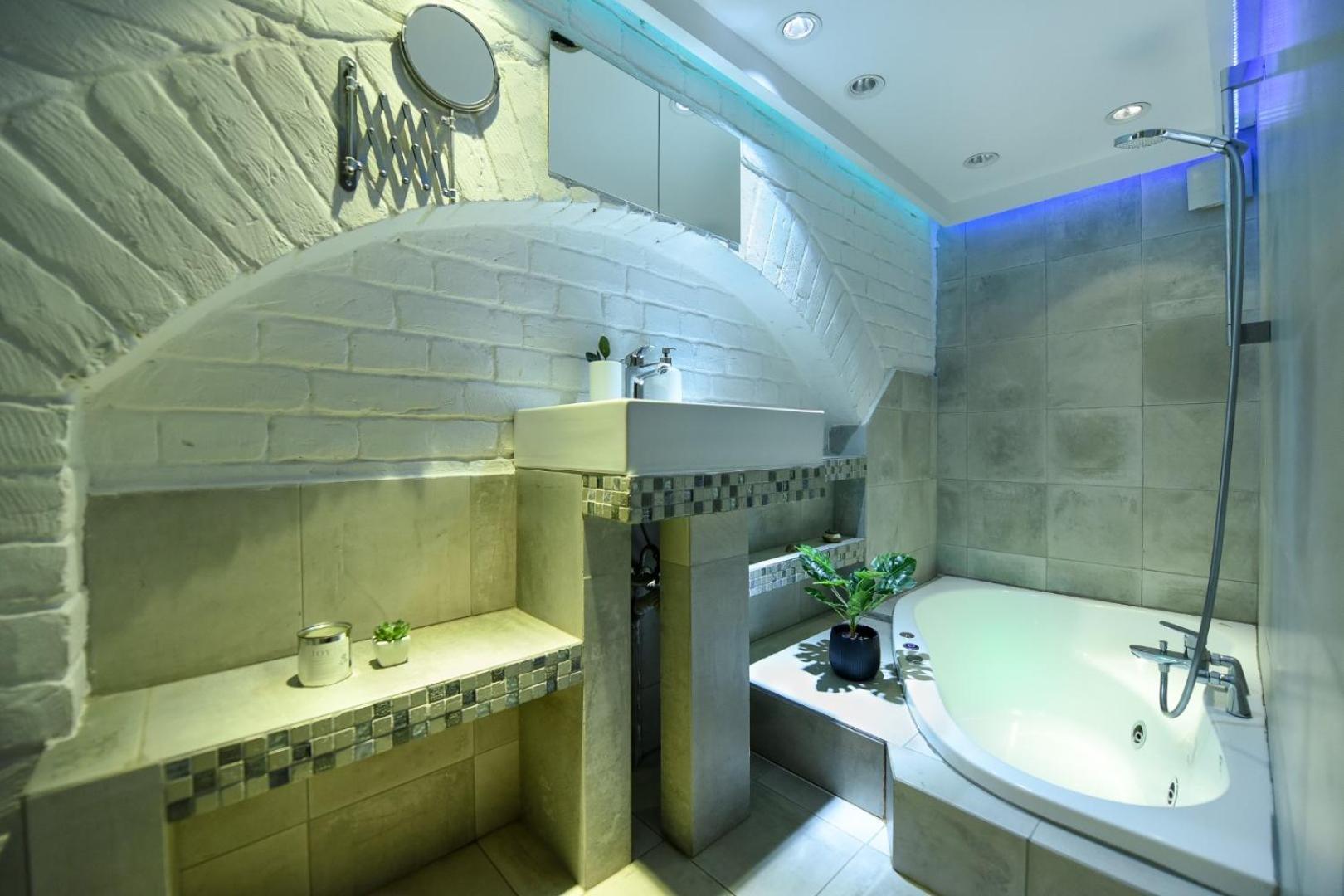 Central Comfort - Duplex-Style Studios On Regina Elisabeta Bucharest Luaran gambar